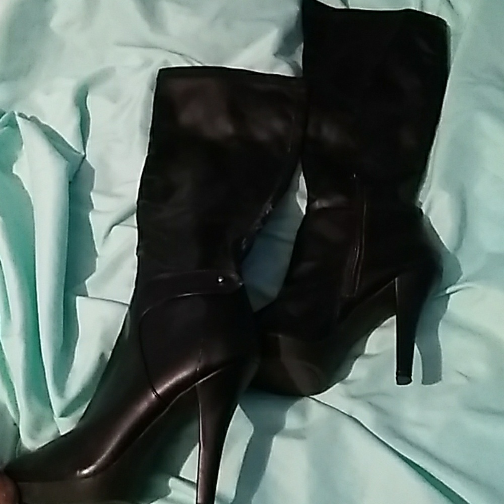 Boots - Picture 3 of 3